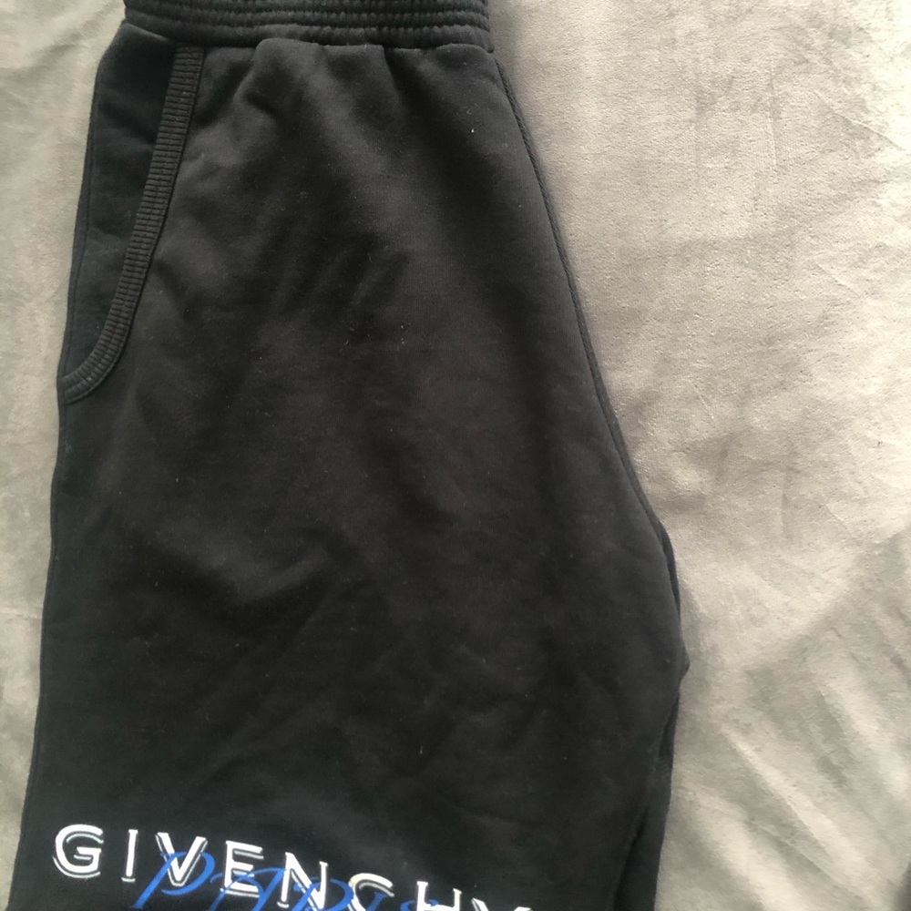 Givenchy Calligraphy - Picture 7 of 7